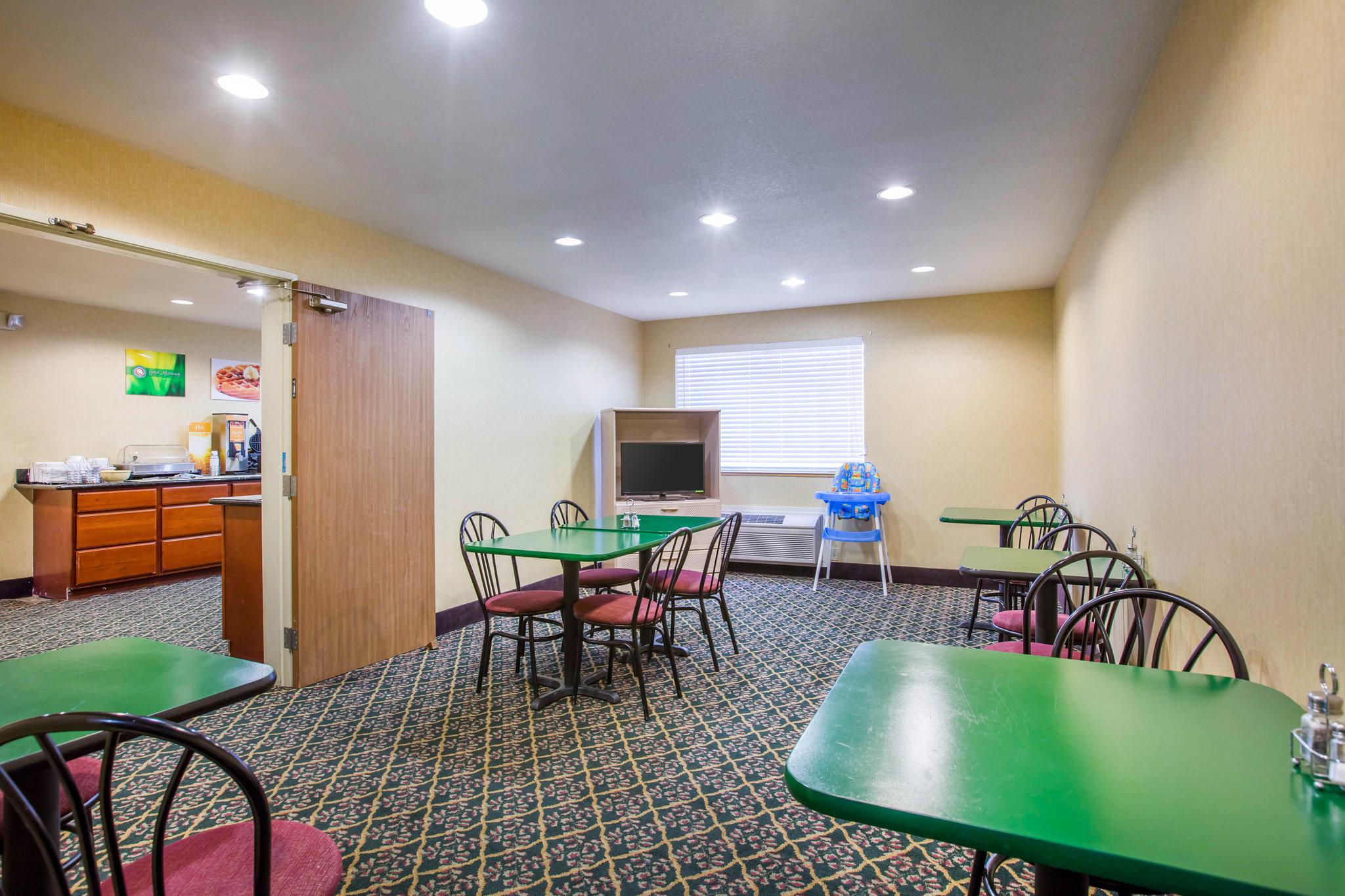 Quality Inn & Suites 17/18