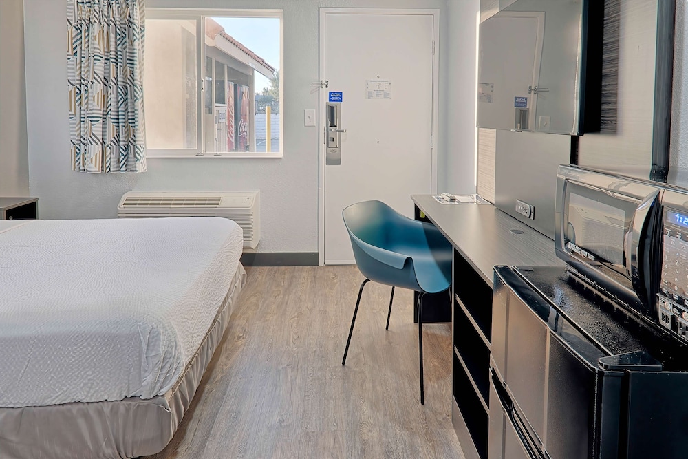 Motel6 Lancaster, CA 35/53