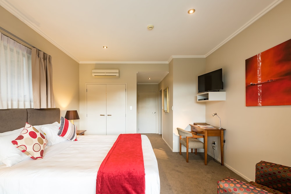Decks of Paihia 24/44