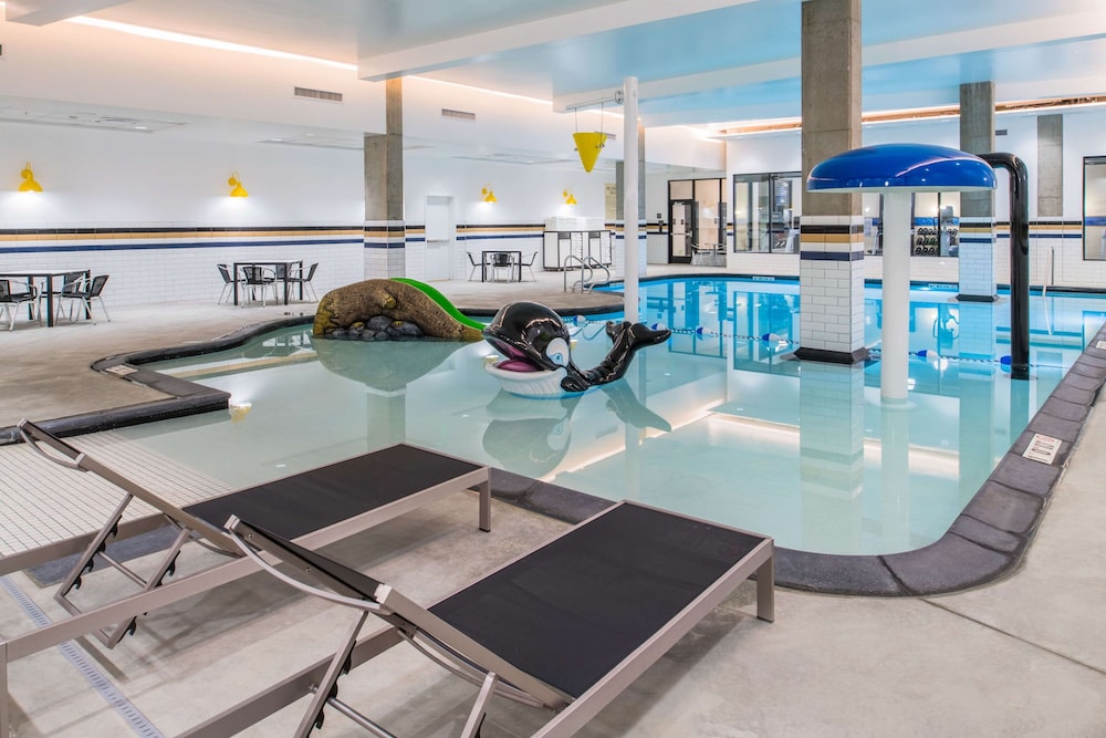 Hampton Inn and Suites by Hilton Portland-Pearl District 42/48