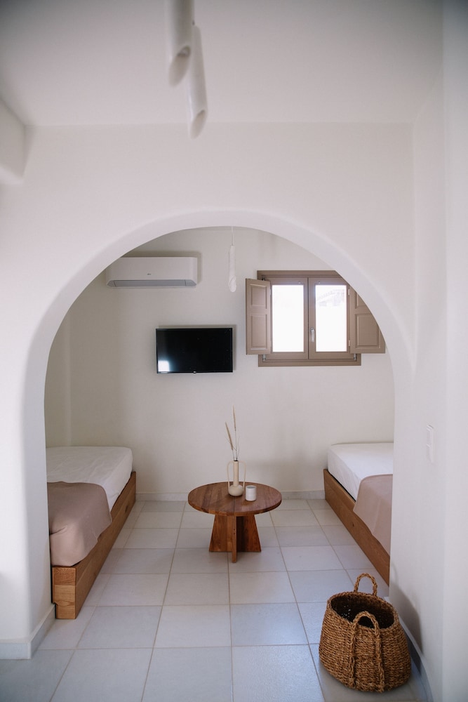 Ammothines Cycladic Suites 45/59