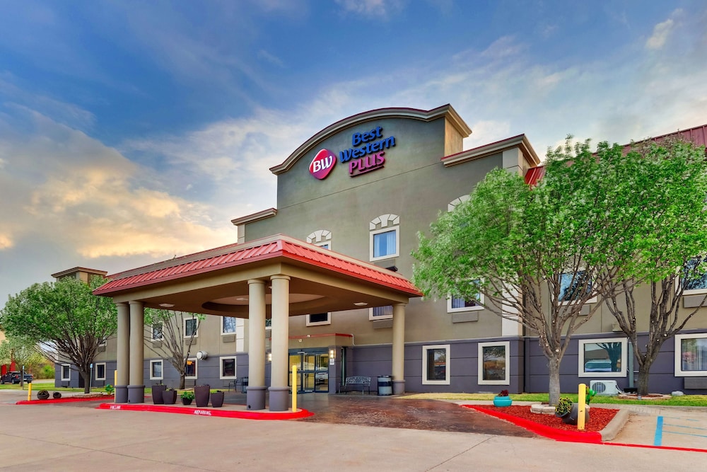 Best Western Plus University Inn and Suites 1/34