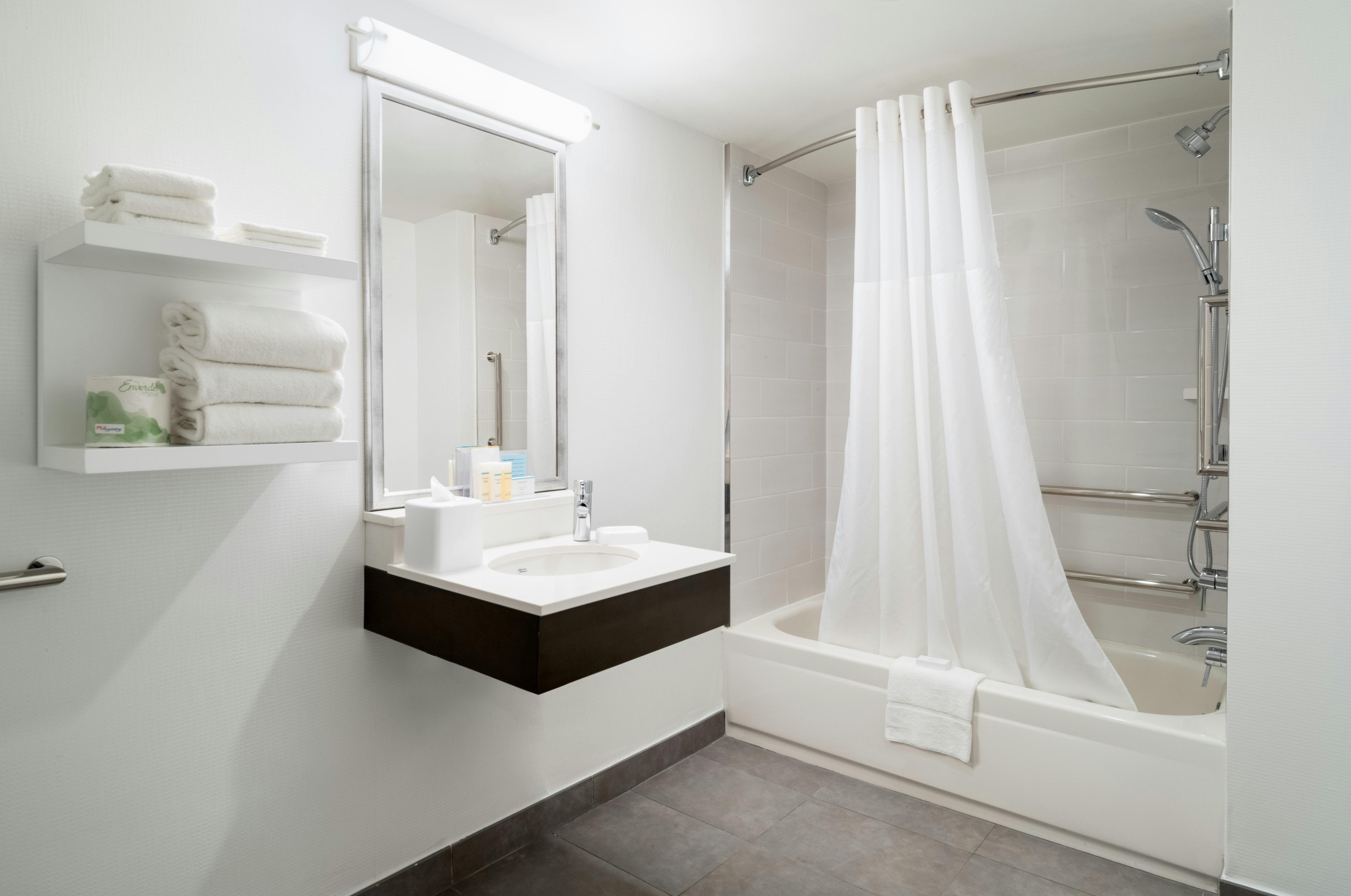 Room, King Bed, Accessible, Hampton Inn Philadelphia Center City Convention Center 3/4