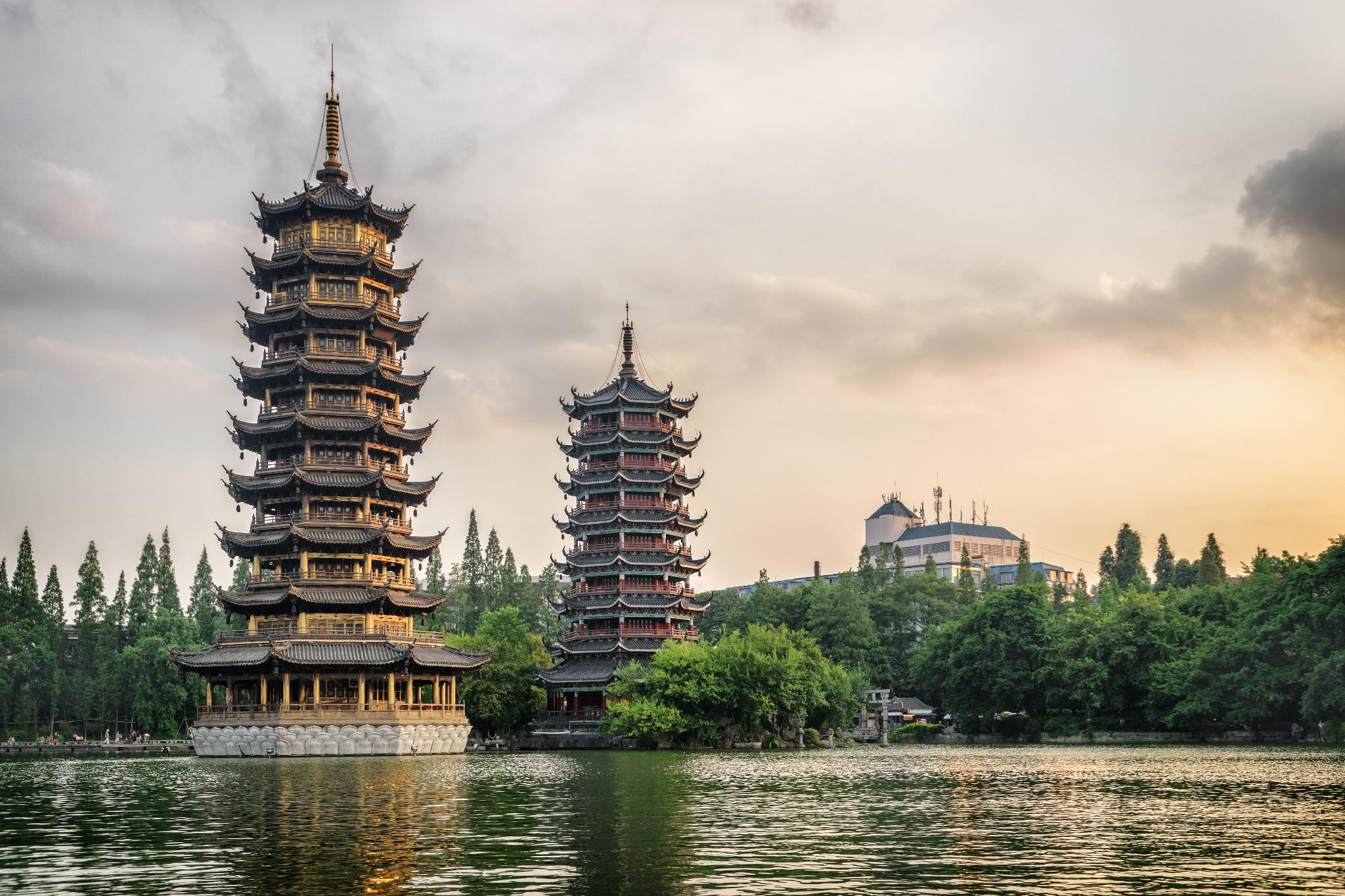 Vienna Hotel (Guilin Railway Station Liangjiang Sihu) 43/45