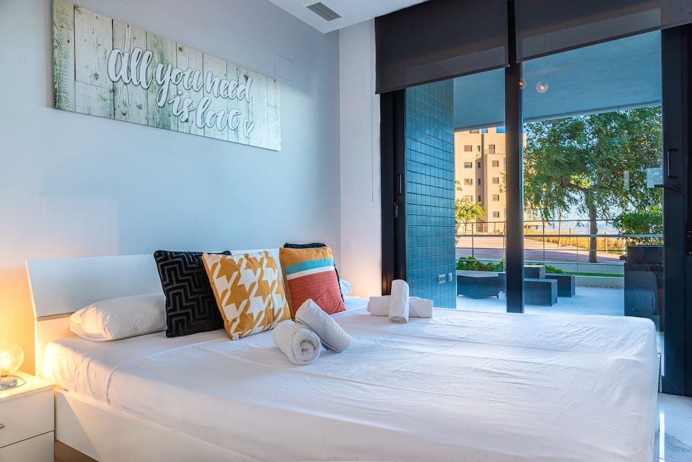 2 Bedrooms, Design, Apartment, 2 Queen Beds, Partial Sea View
