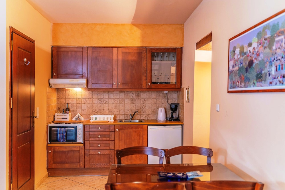 Idili Traditional House 8/50