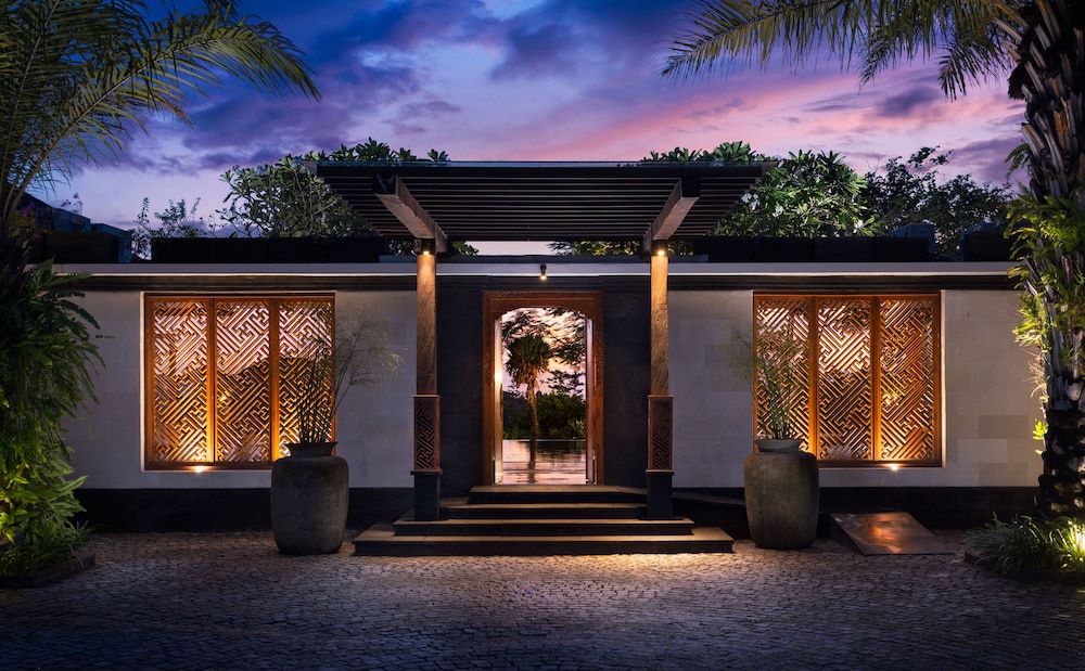 THE SHANTI RESIDENCE AND RESORT 4/66