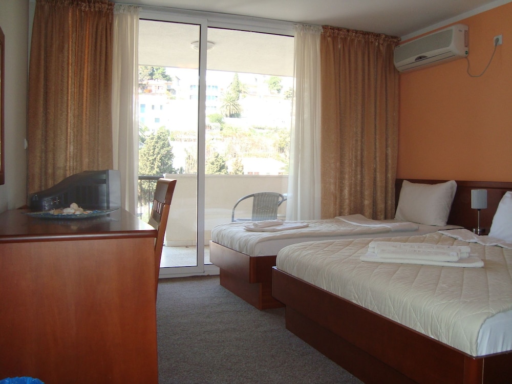 Mediteran Resort Ulcinj 6/17