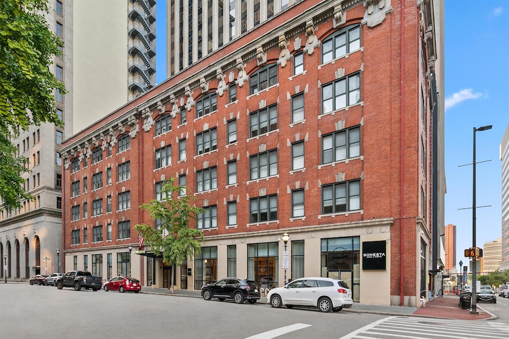 Sonesta Hotel Baltimore Inner Harbor 52/60
