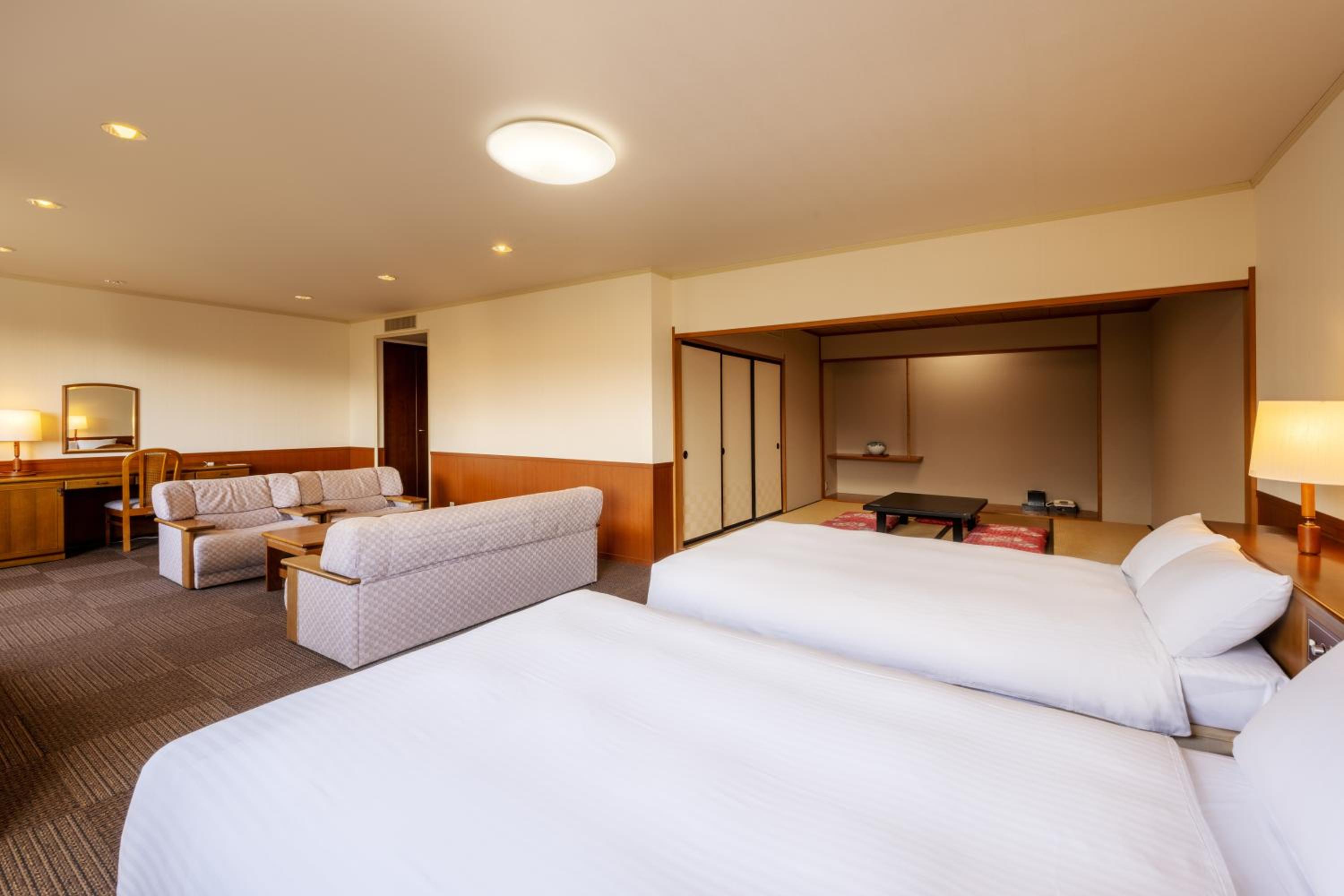 Japanese Western, Junior Suite, Classic, Twin Beds, 3 Futon Beds, Lake Side