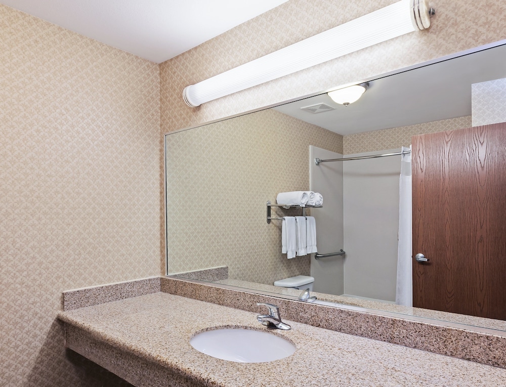 Holiday Inn Express Hotel And Suites Laredo Event Center Area 24/63