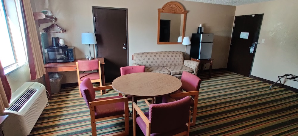 Super 8 By Wyndham Champaign 40/52