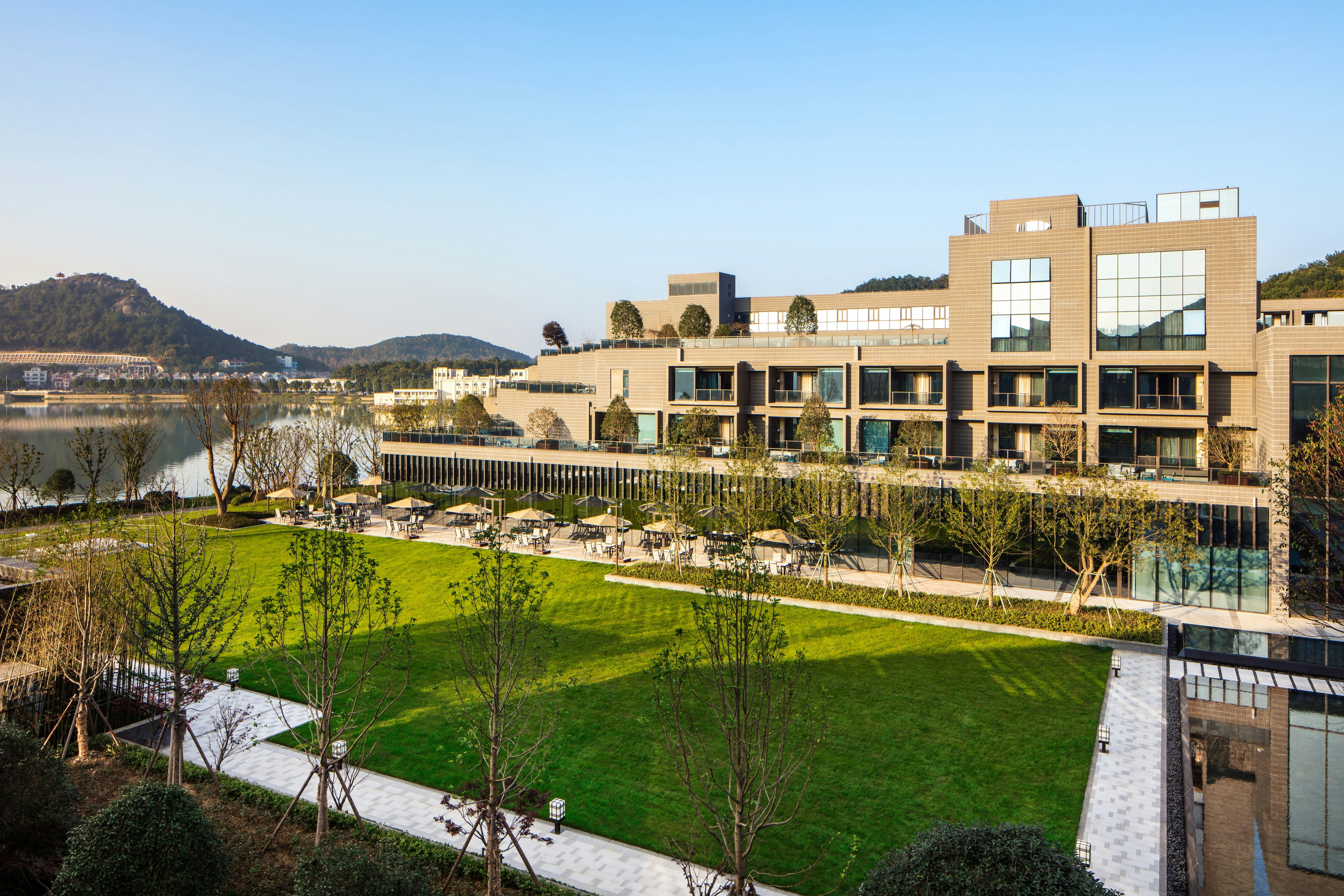 Hilton Ningbo Dongqian Lake Resort 35/41