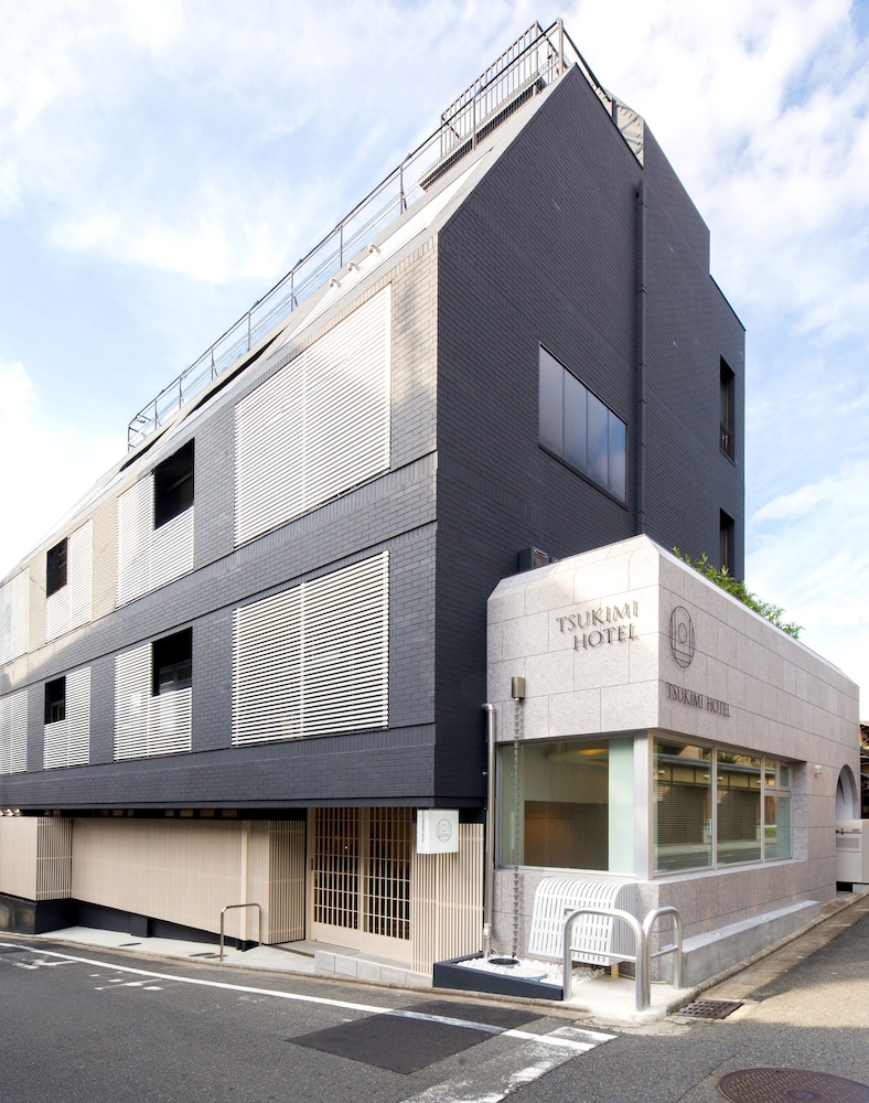Tsukimi Hotel 3/46