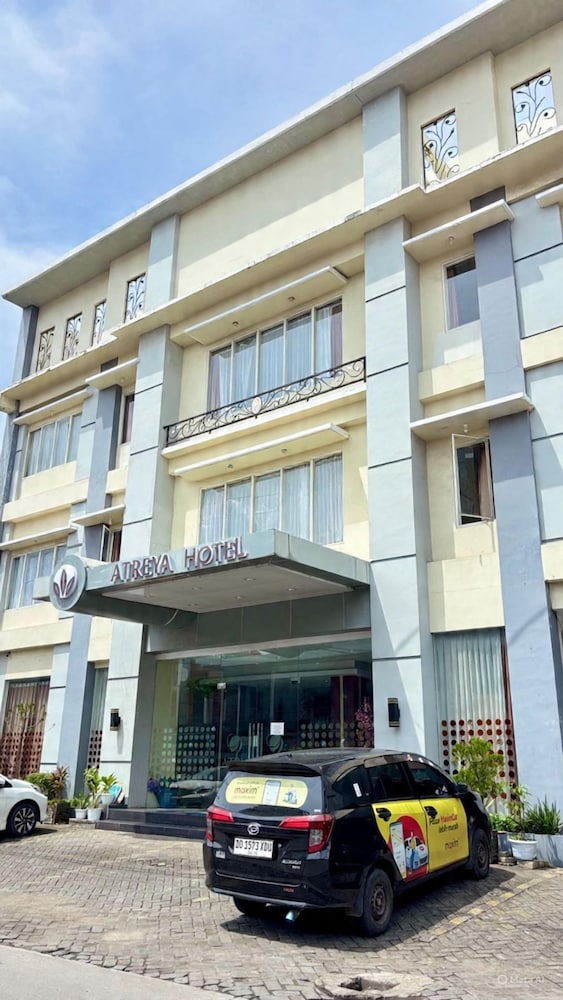 Atria Inn 37/39