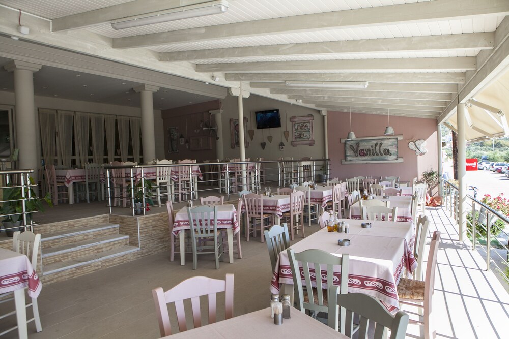 Loukas Hotel &amp; Apartments 37/50