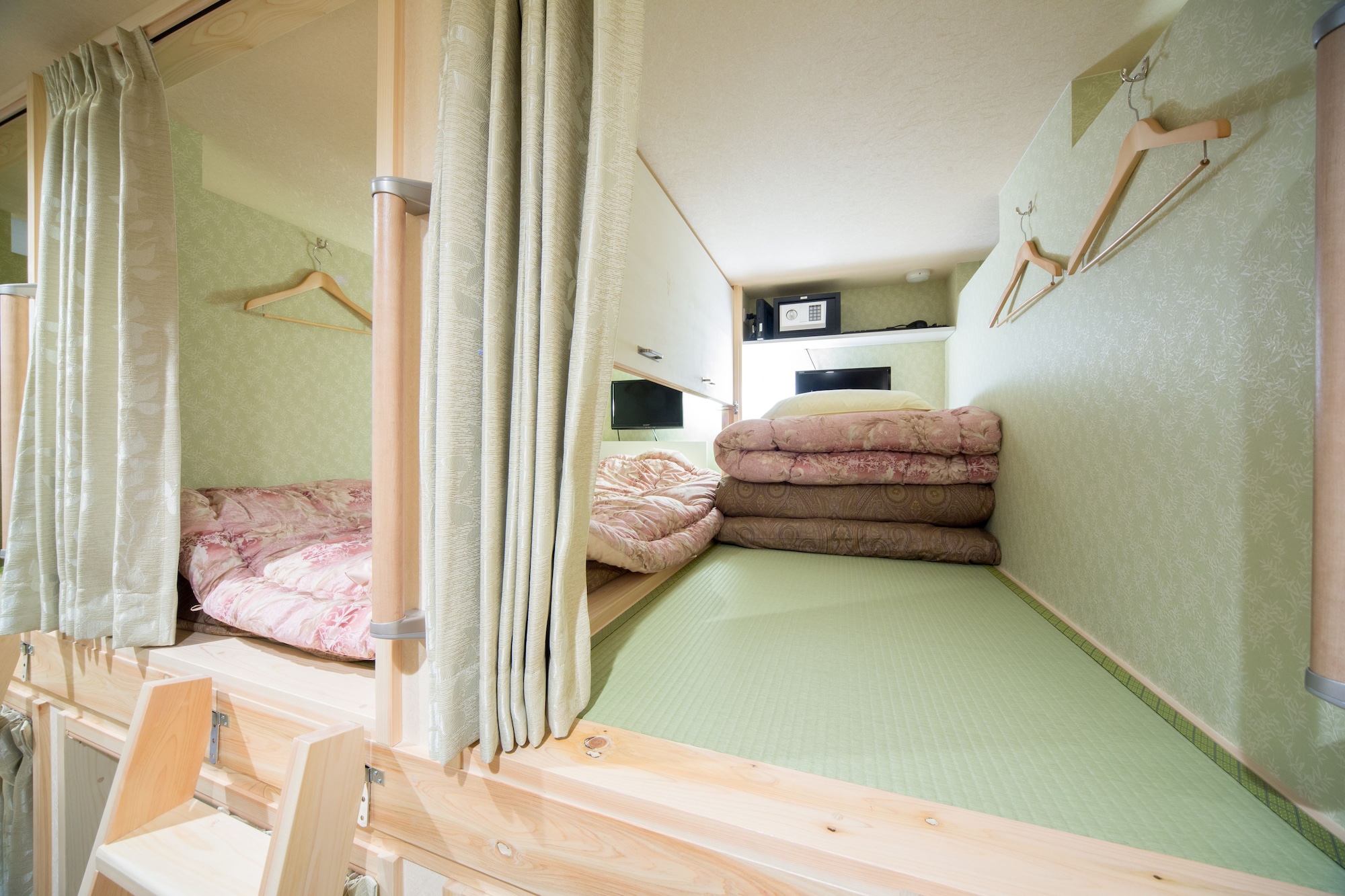 Capsule, Mixed Dorm, Twin Beds, 2 Capsule Beds