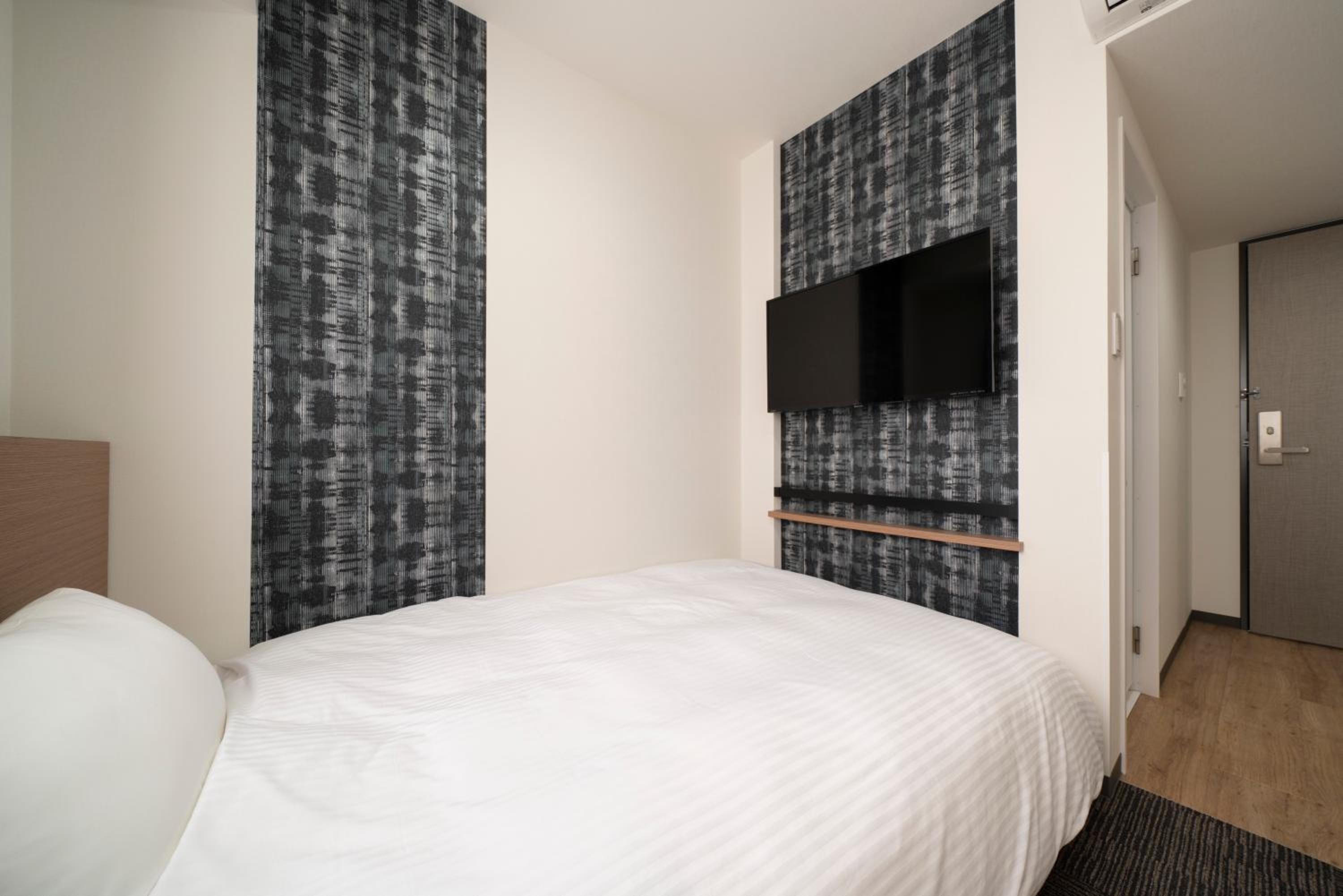 ROOM, SINGLE