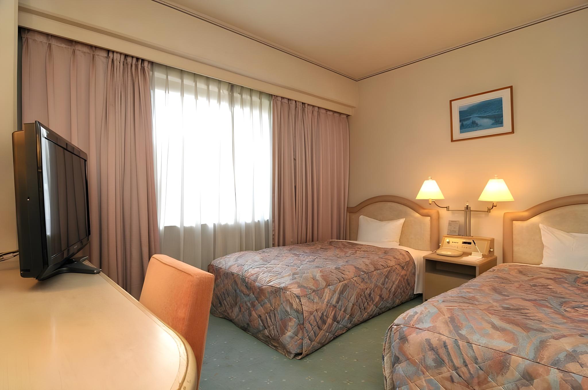 Room, Twin Beds, Station Side, Smoking