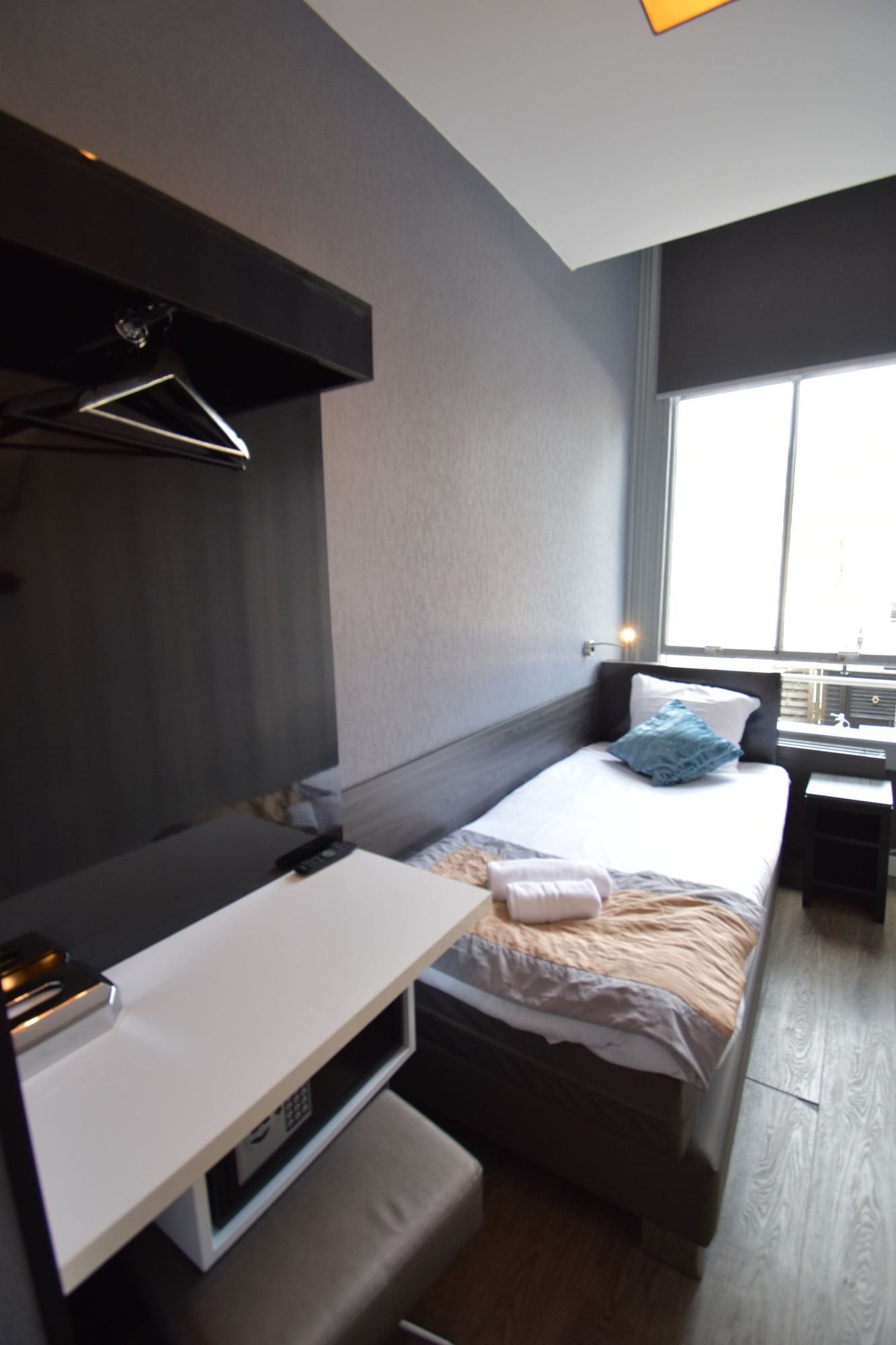 ROOM, SINGLE, PRIVATE BATHROOM