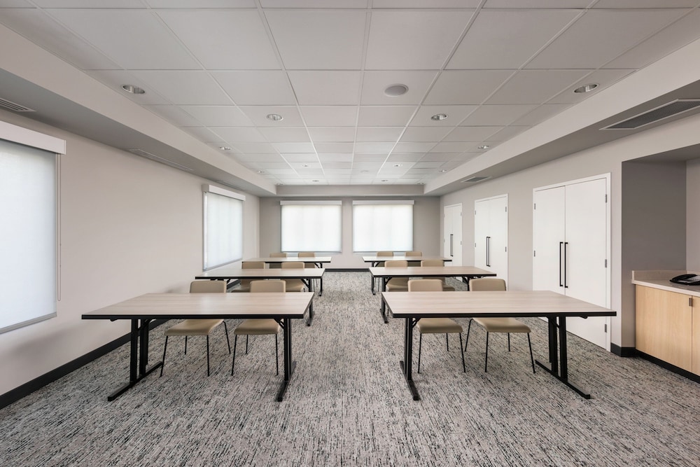 TownePlace Suites by Marriott West Kelowna 28/35