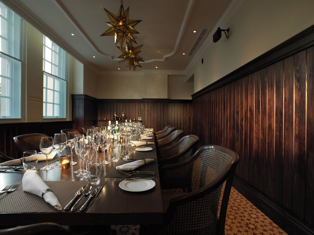 THE LALIT LONDON 67/72