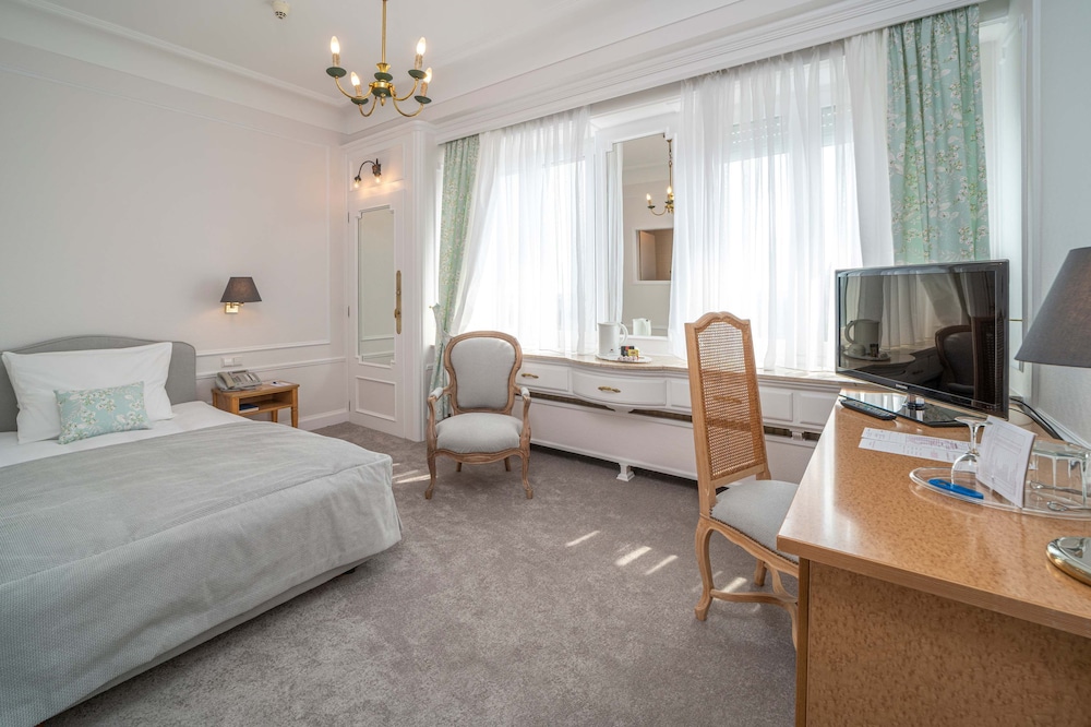 SUPERIOR SINGLE ROOM