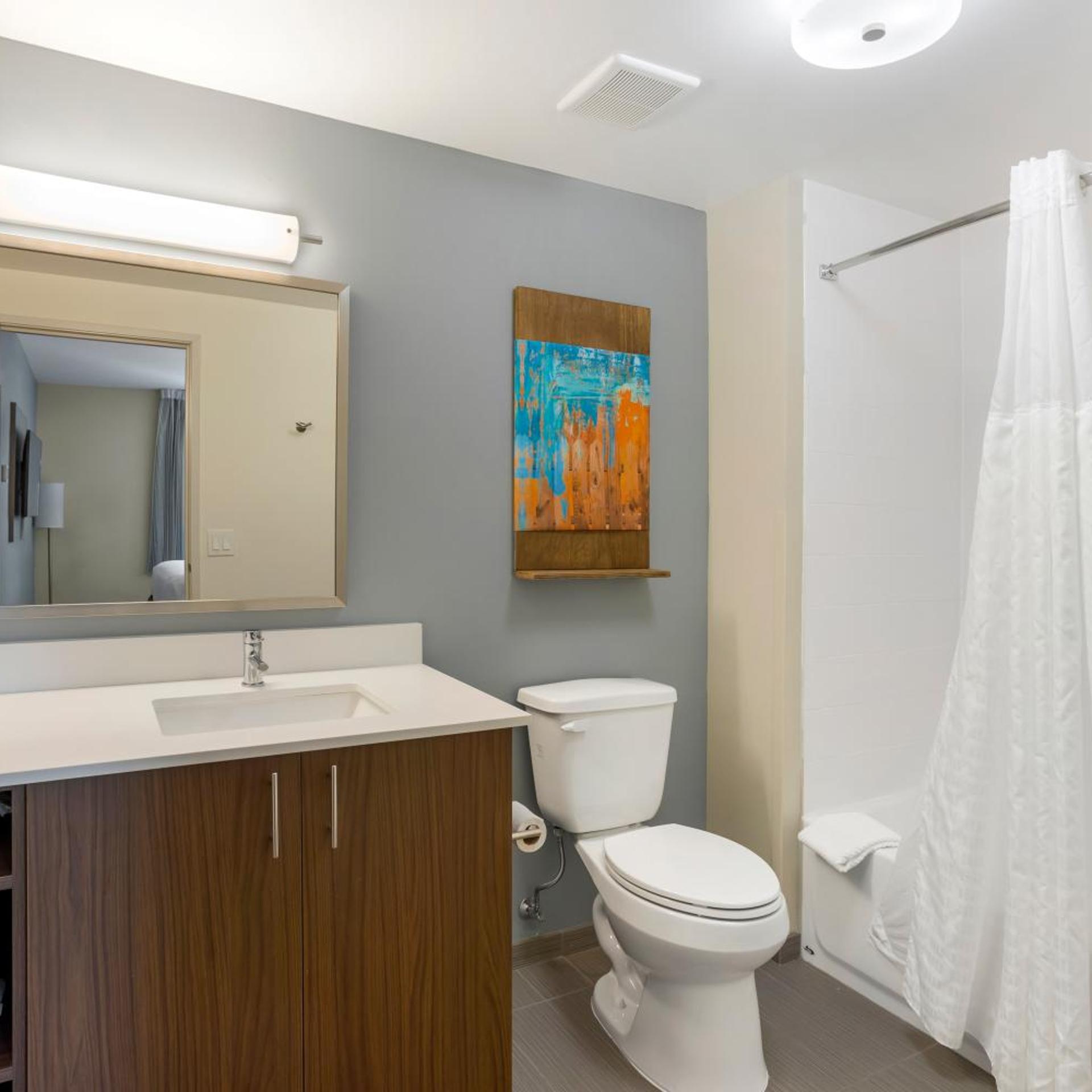 Efficiency, Suite, King Bed, Living Area, Accessible، MainStay Suites North Central York 5/6