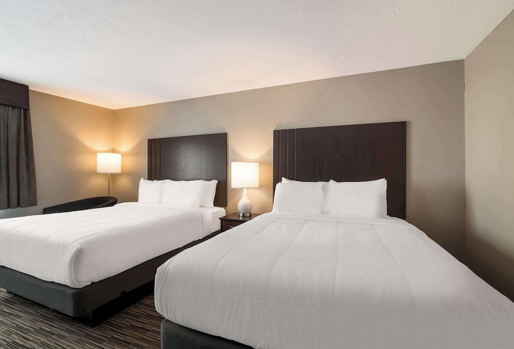 غرفة قياسية بسريرين كوين، Quality Inn & Suites South Portland, ME 7/10