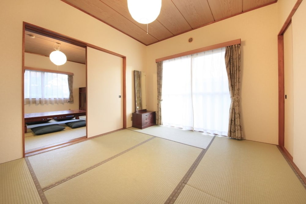 Izu Ippekiko Lakeside Terrace (Ex. Kishu Tetsudo Izu Ippekiko Hotel) 20/30