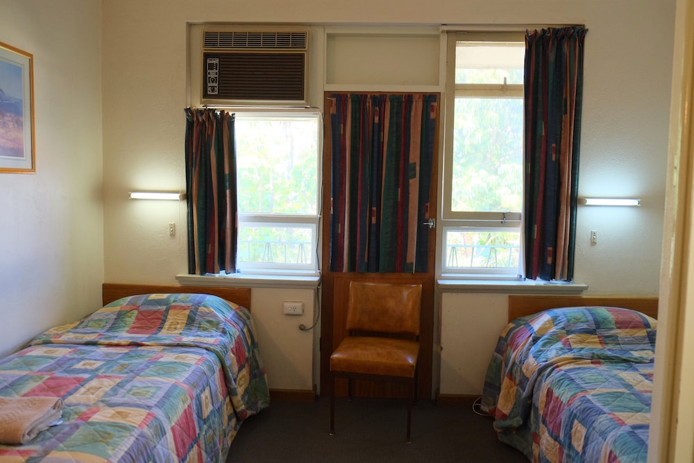 Berri Hotel 12/63