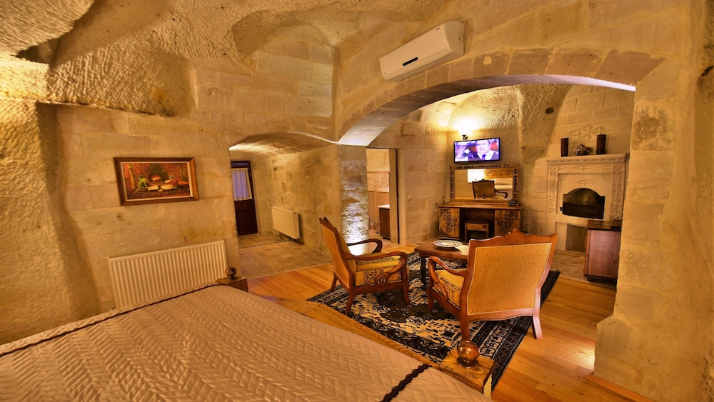 Harman Cave Hotel 47/78