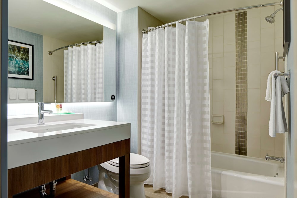 Hyatt Place Madison Verona 52/54