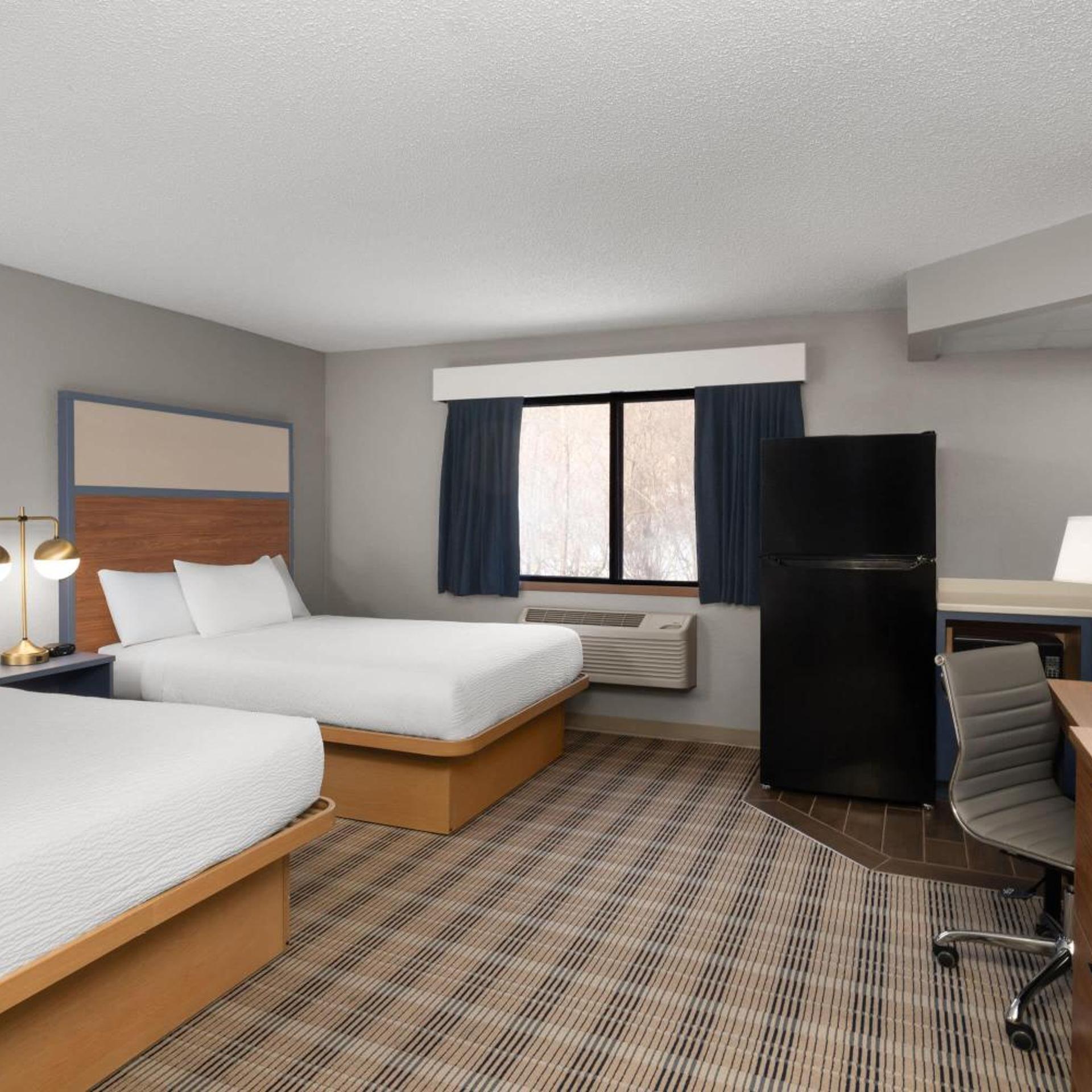 Deluxe, Queen Bed, Kitchenette