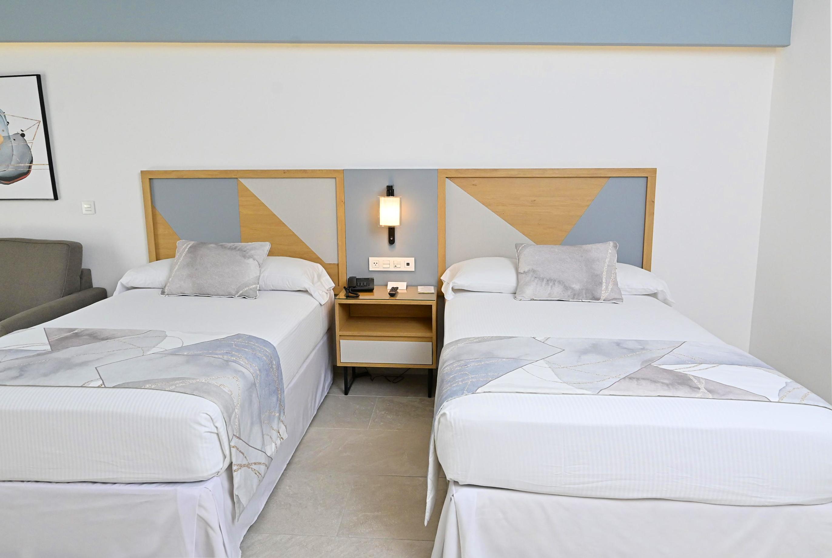 Standard, Double Bed, Partial Sea View