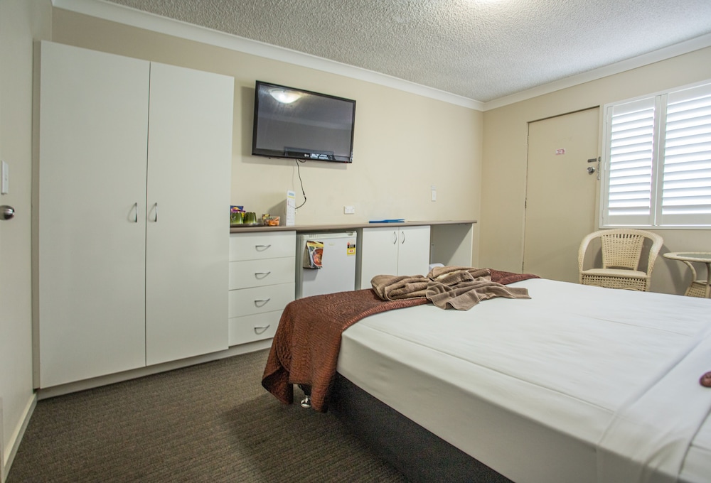 Tropicana Motel 11/50