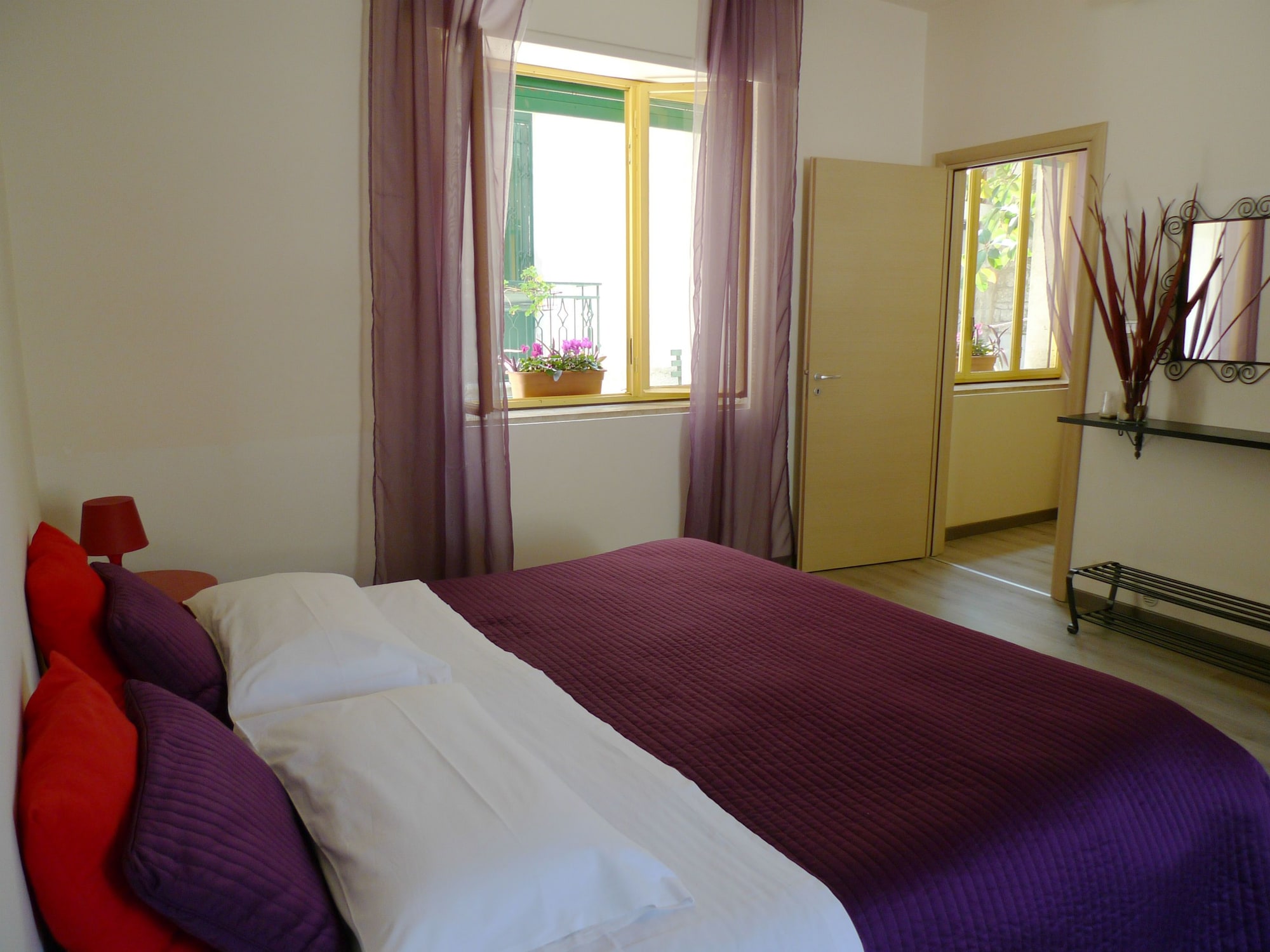 Comfort, Triple, 1 Queen and 1 Single Bed, City View