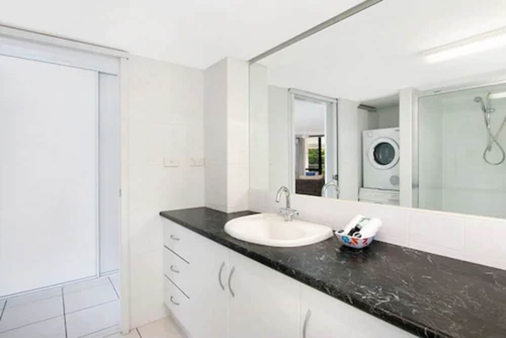 Roydon Beachfront Holiday Apartments 48/50