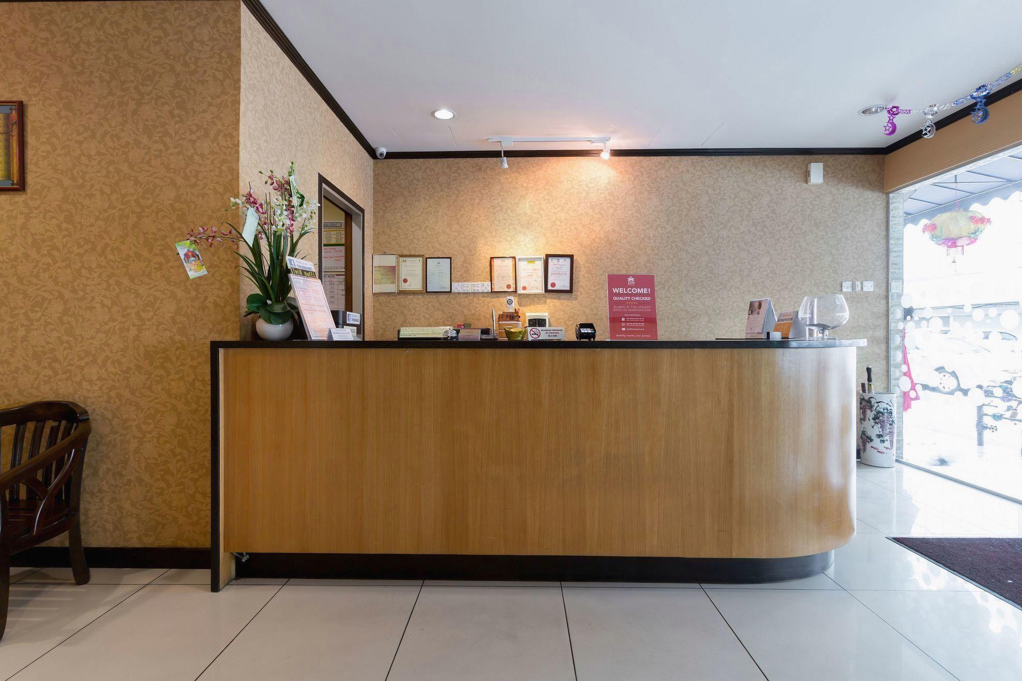 Twin Hotel 8/50