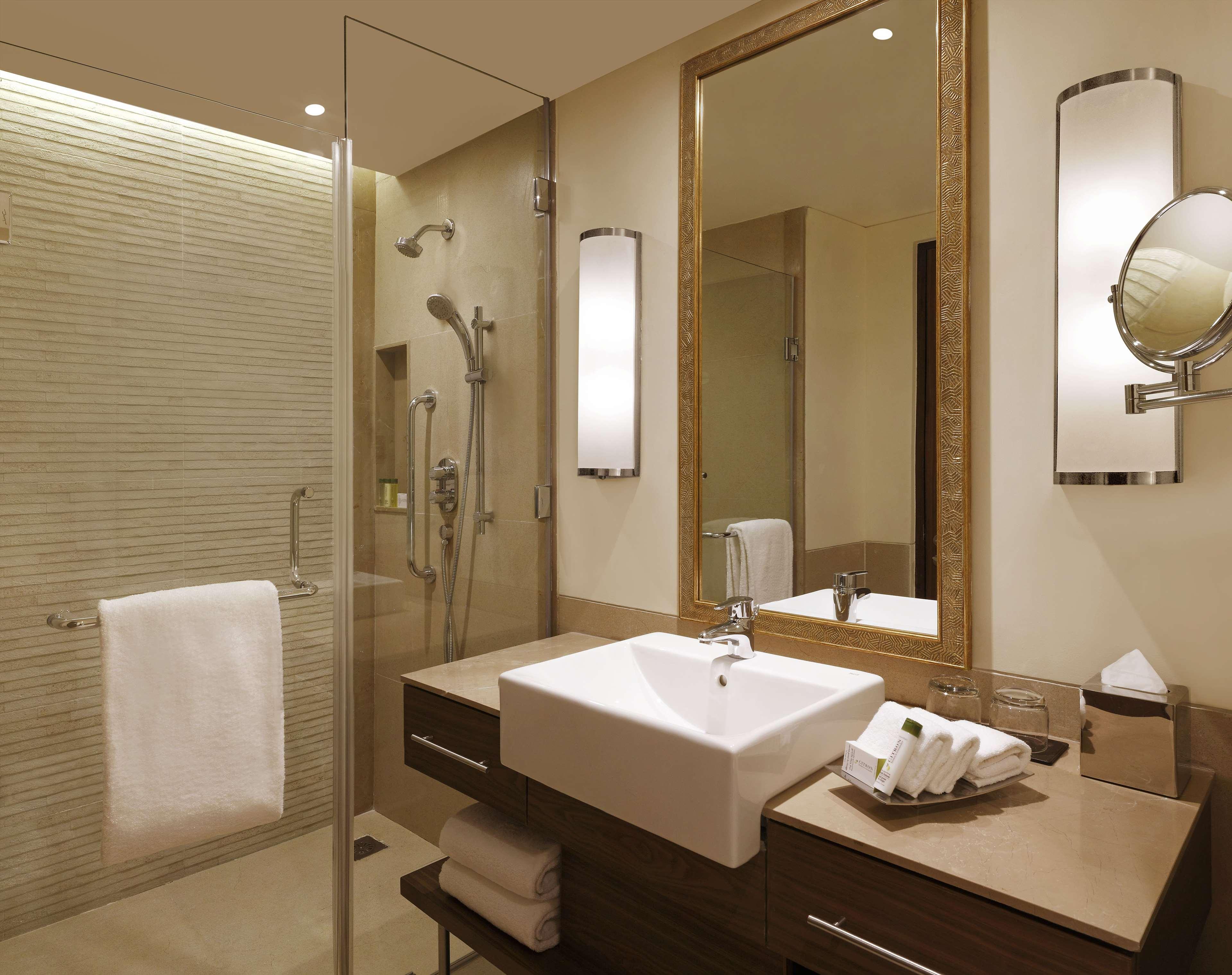 GUEST ROOM, TWIN BEDS, POOL VIEW