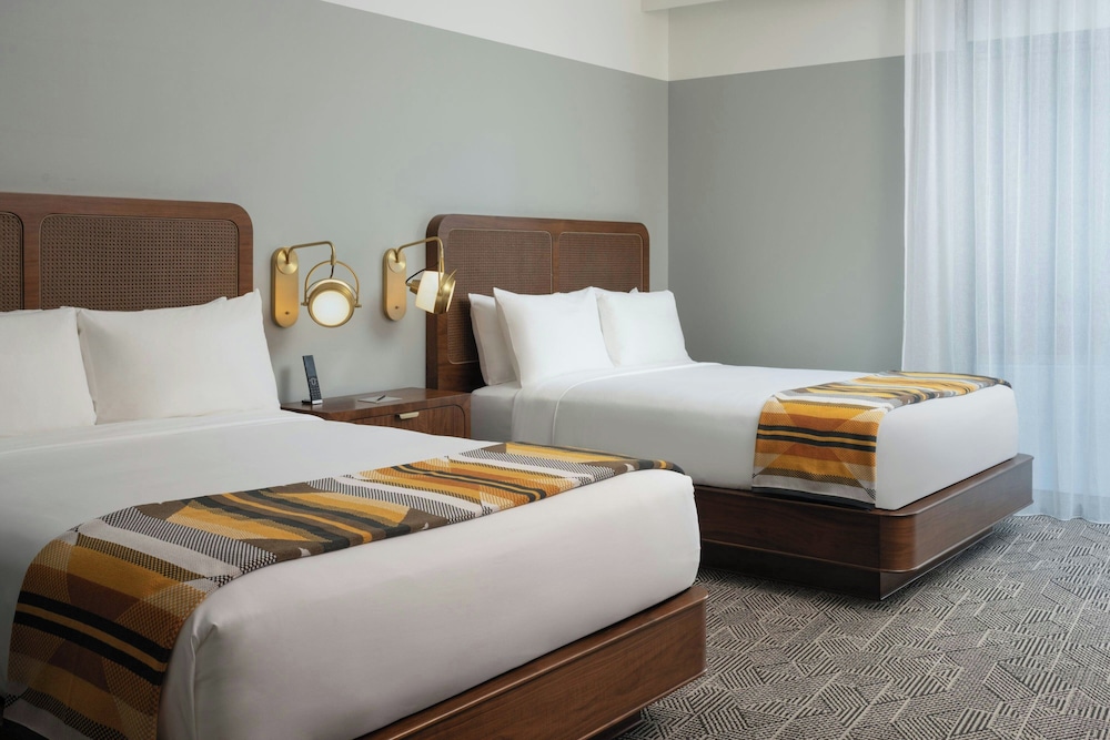 Tower, Premium, 2 Queen Beds, Accessible