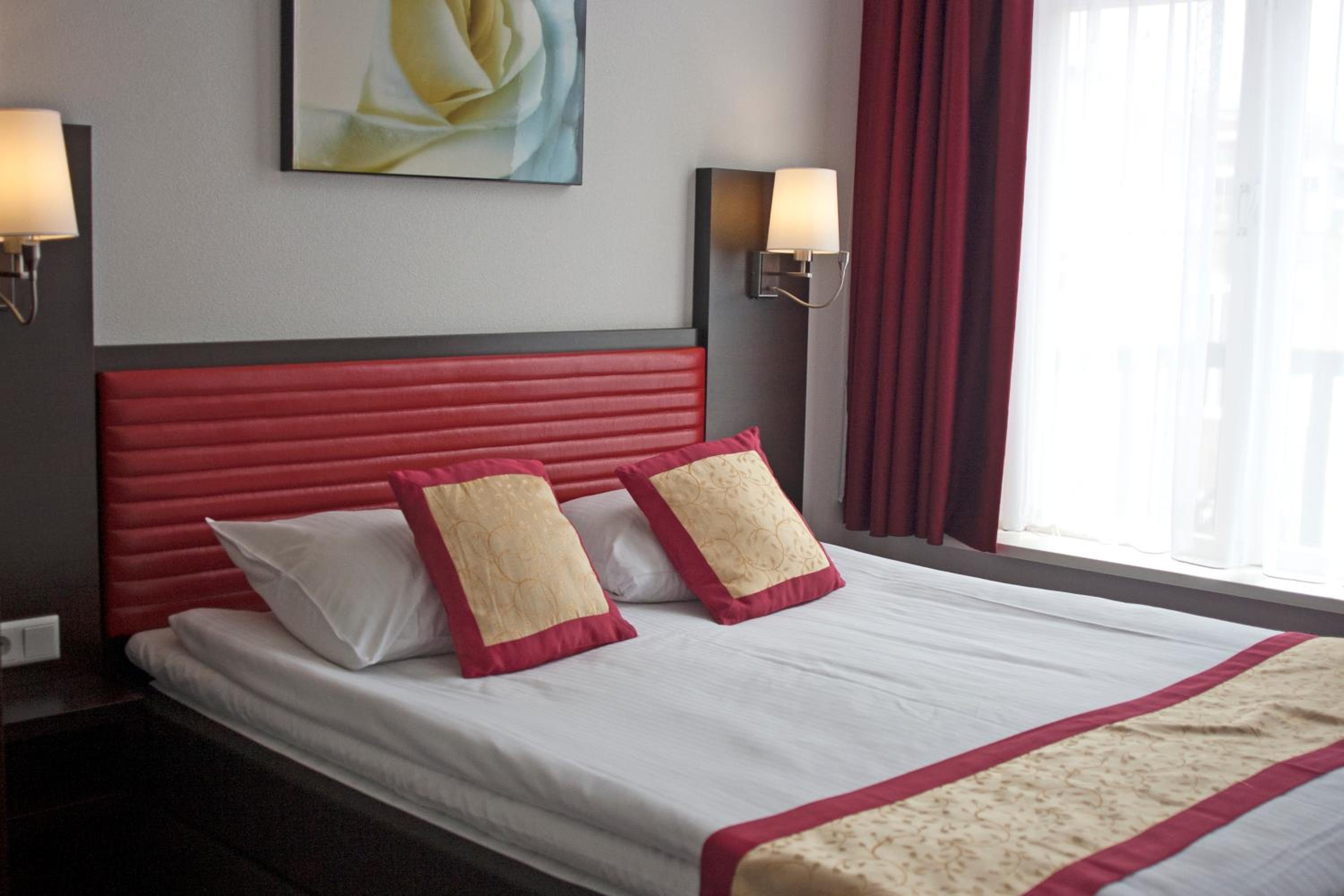 Room, Double Bed, Balcony, Hotel Allure 5/10