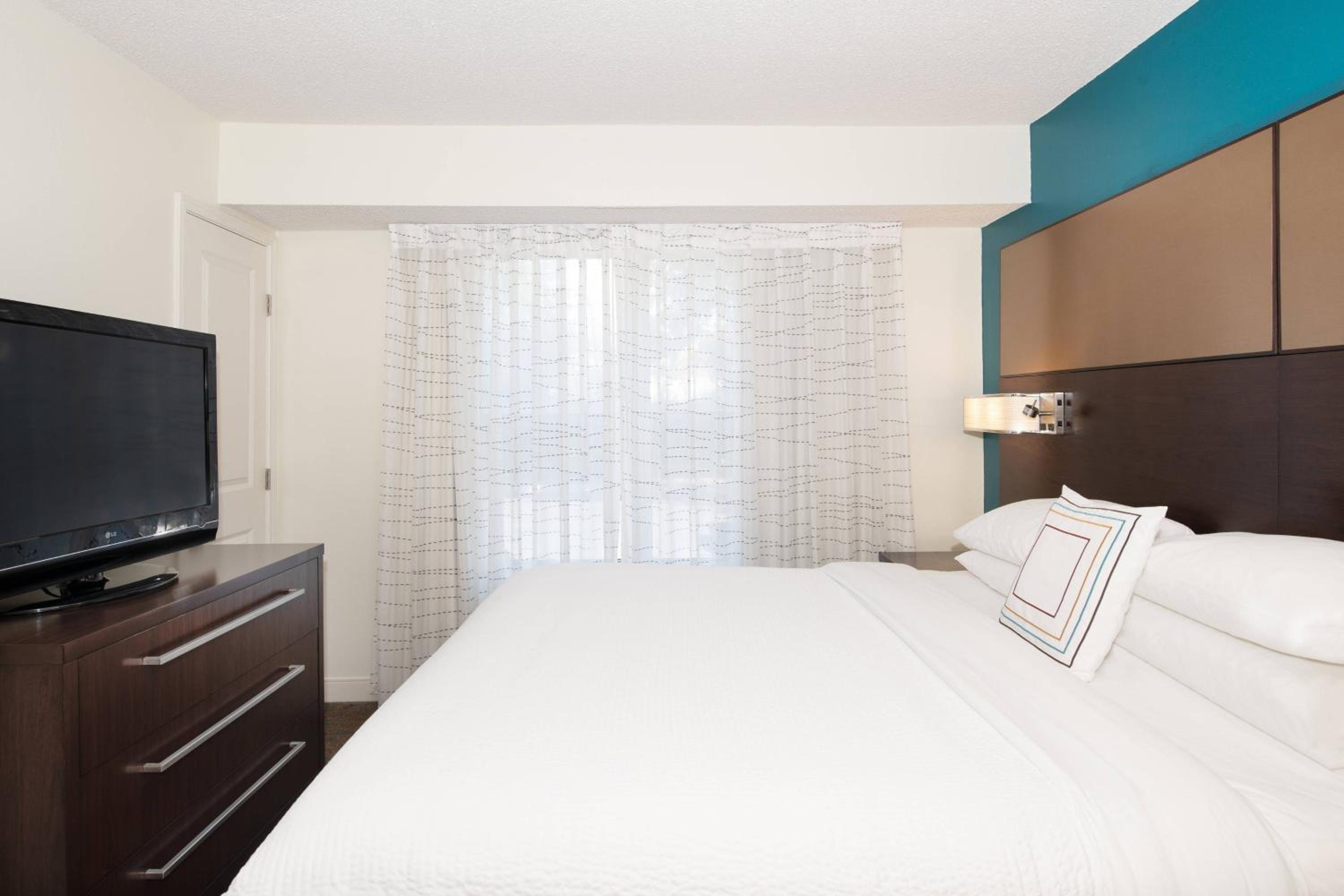1 Bedroom, Suite, King Bed, Sofa, Allergy Friendly