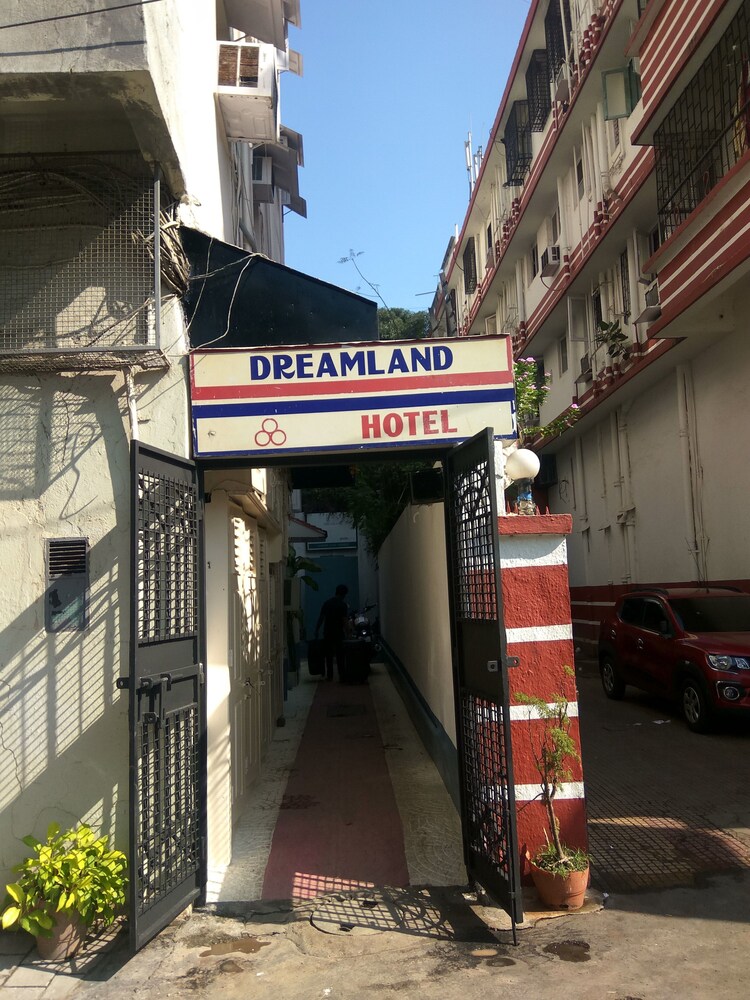 Dreamland Hotel 24/26