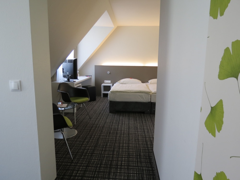 Comfor Hotel 72/72
