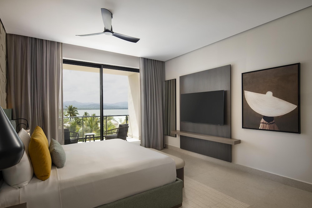1 Bedroom, Azure, Club, Suite, King Bed, Tropical View، Zemi Miches Punta Cana All-Inclusive Resort, Curio by Hilton 4/6
