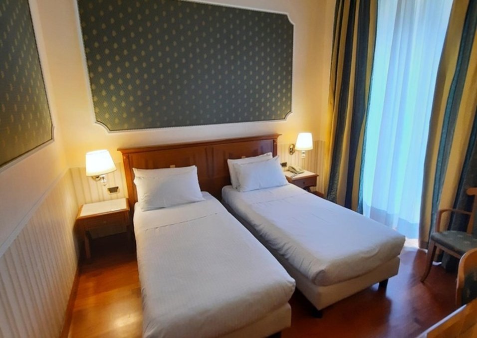 Classic, Twin Beds