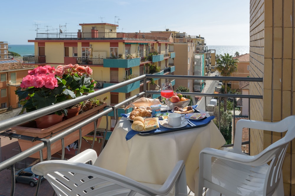 Hotel La Marina 42/63