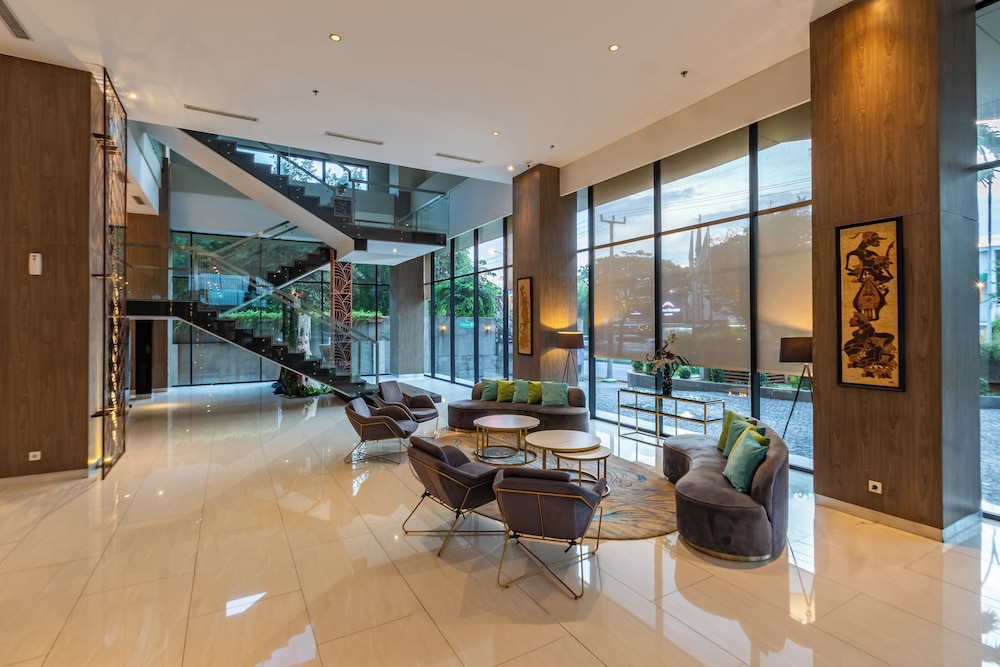 Hotel Ayola Lippo Cikarang 35/60