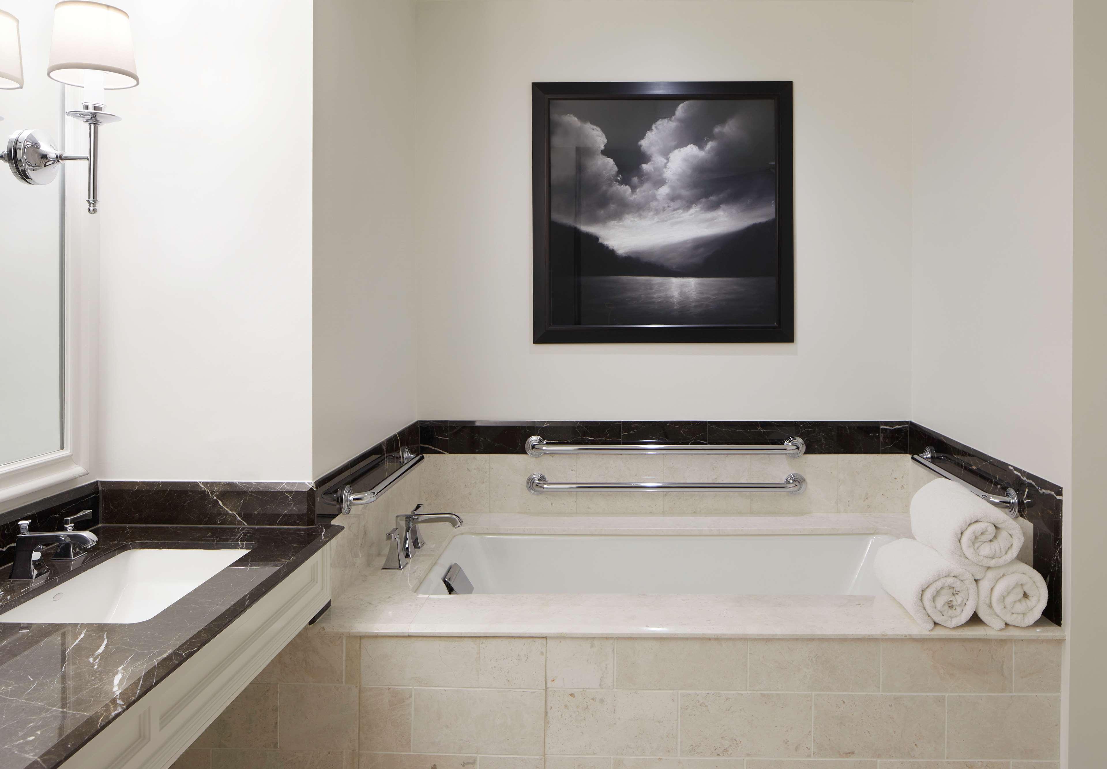 جناح لذوي الإعاقة، Waldorf Astoria Atlanta Buckhead 5/5